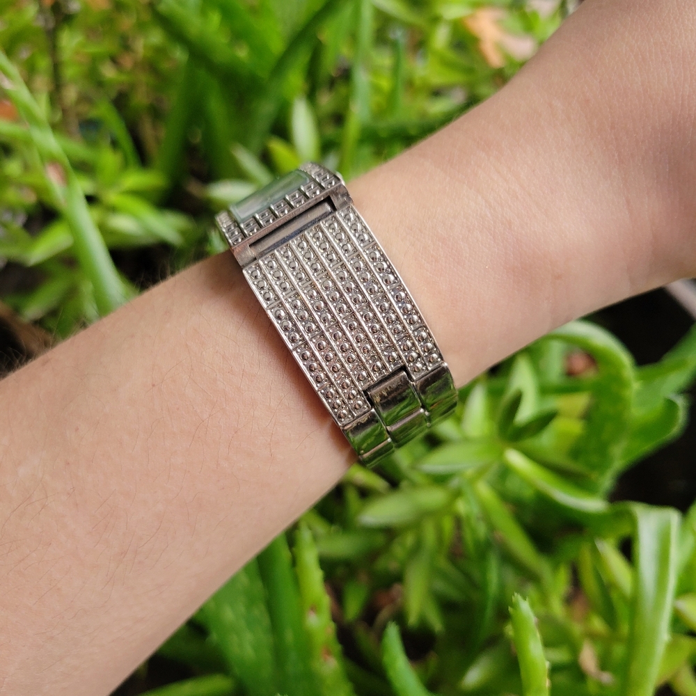Vintage Rhinestone Dimpled Quartz Watch - Picture 7 of 9